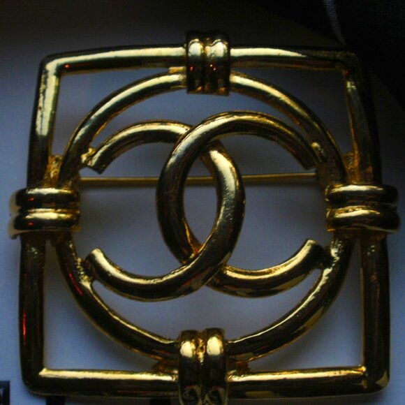 Chanel Logo Square Pin from 1992 Gold 24K plated Chanel Vintage Square Brooch - Picture 1 of 15